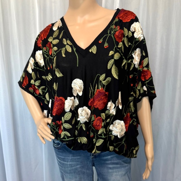 Akemi + Kin Tops - AKEMI + KIN Women’s V-Neck Embroidered Floral Oversized Top (Size XS/S)